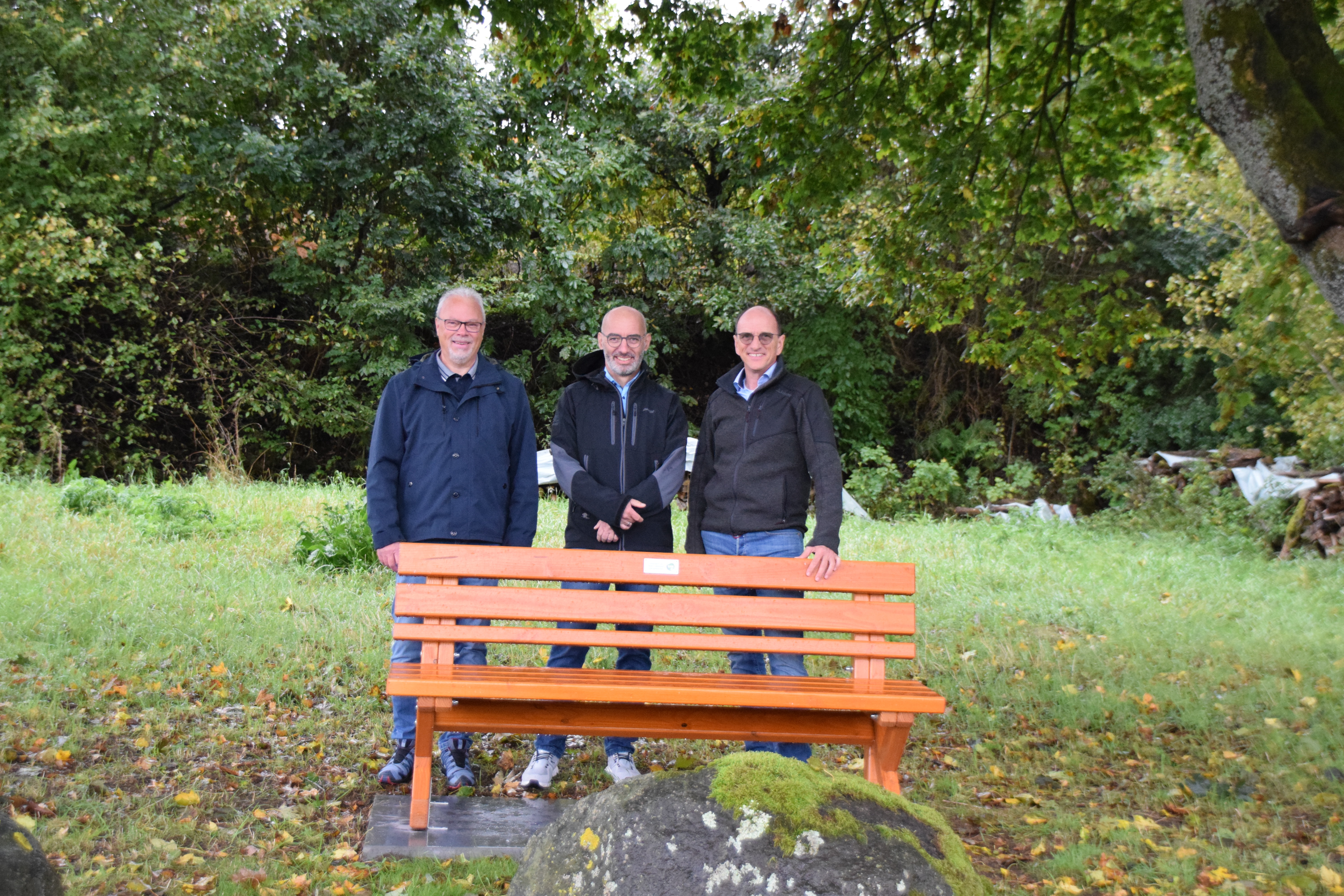 EAM sponsert Wanderbank - Gruppenfoto